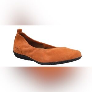 Taos Chit Chat Terracotta Suede Flats Like New